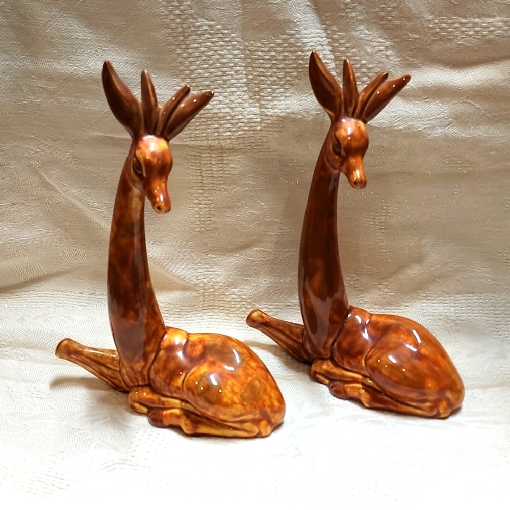 Pair of giraffe figurines
